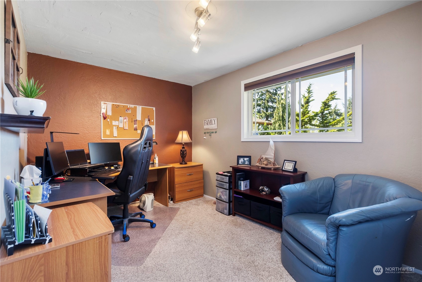 120 221st Street Southwest Bothell, WA 98021 - Photo 21 of 40 a livingroom with workspace and a window