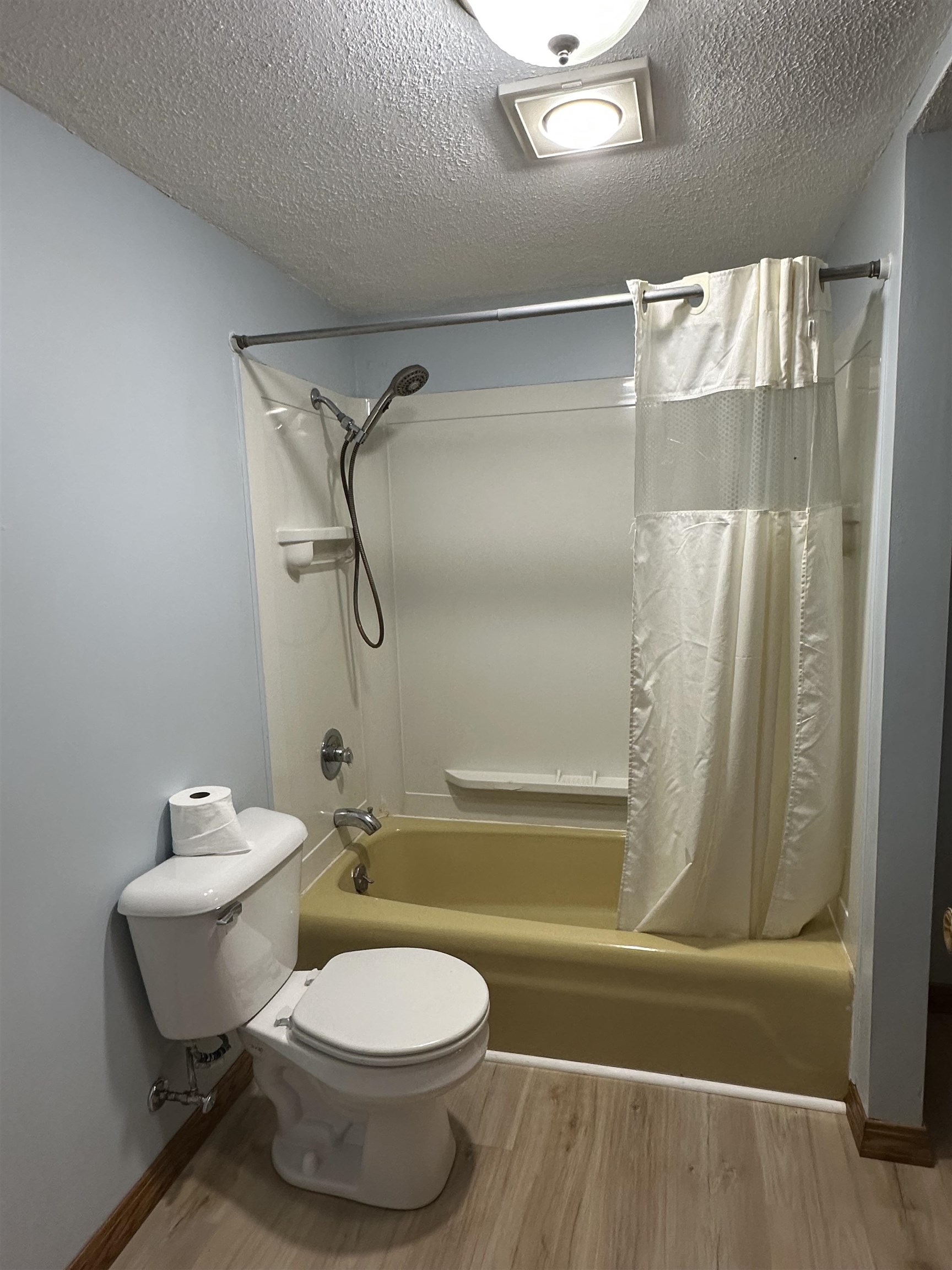 14400-3 3 Mile Road Savanna, IL 61074 - Photo 16 of 19 a bathroom with a toilet and a shower
