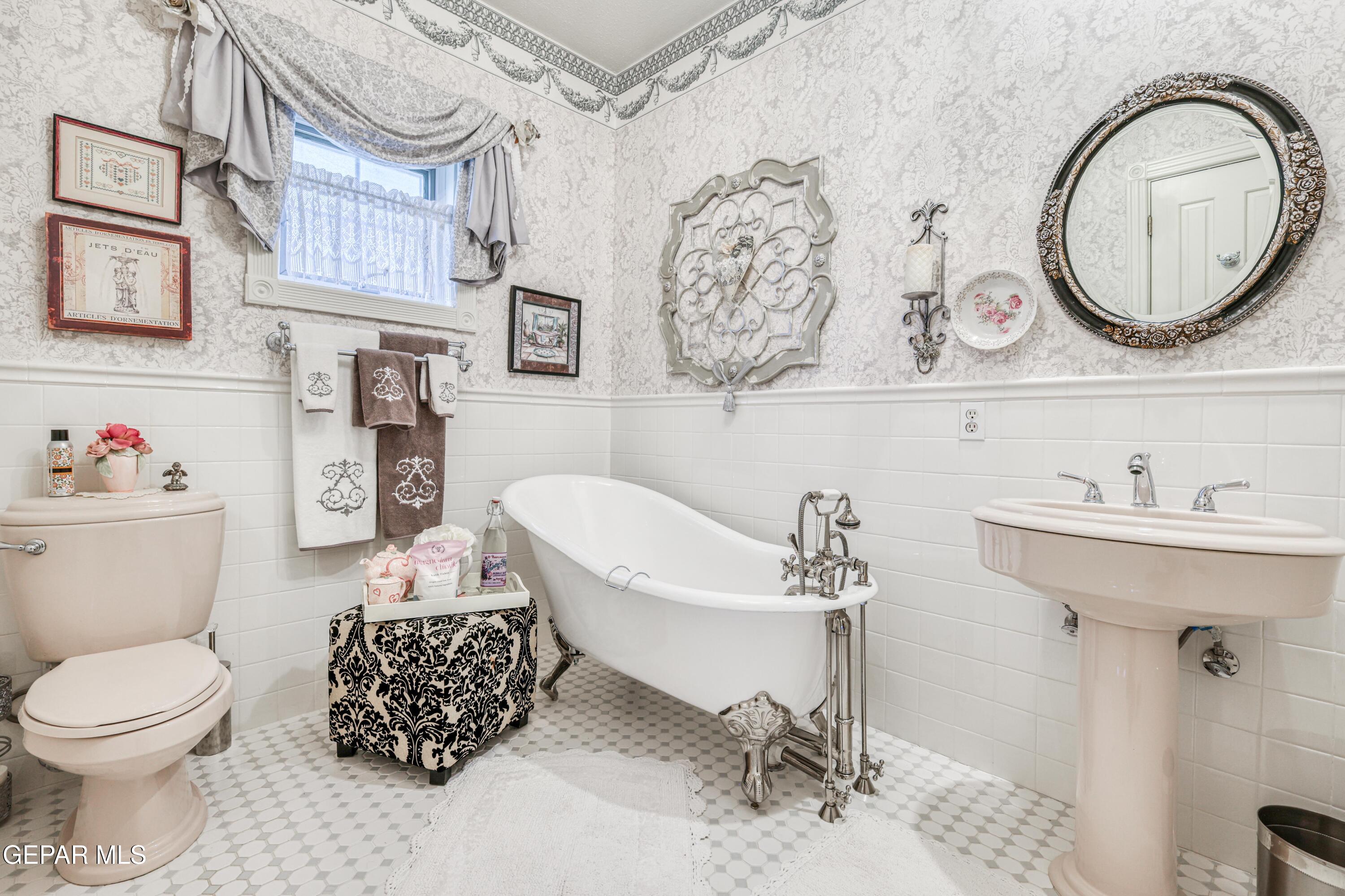 501 Country Club Road El Paso, TX 79932 - Photo 54 of 88 a bathroom with a toilet sink and mirror