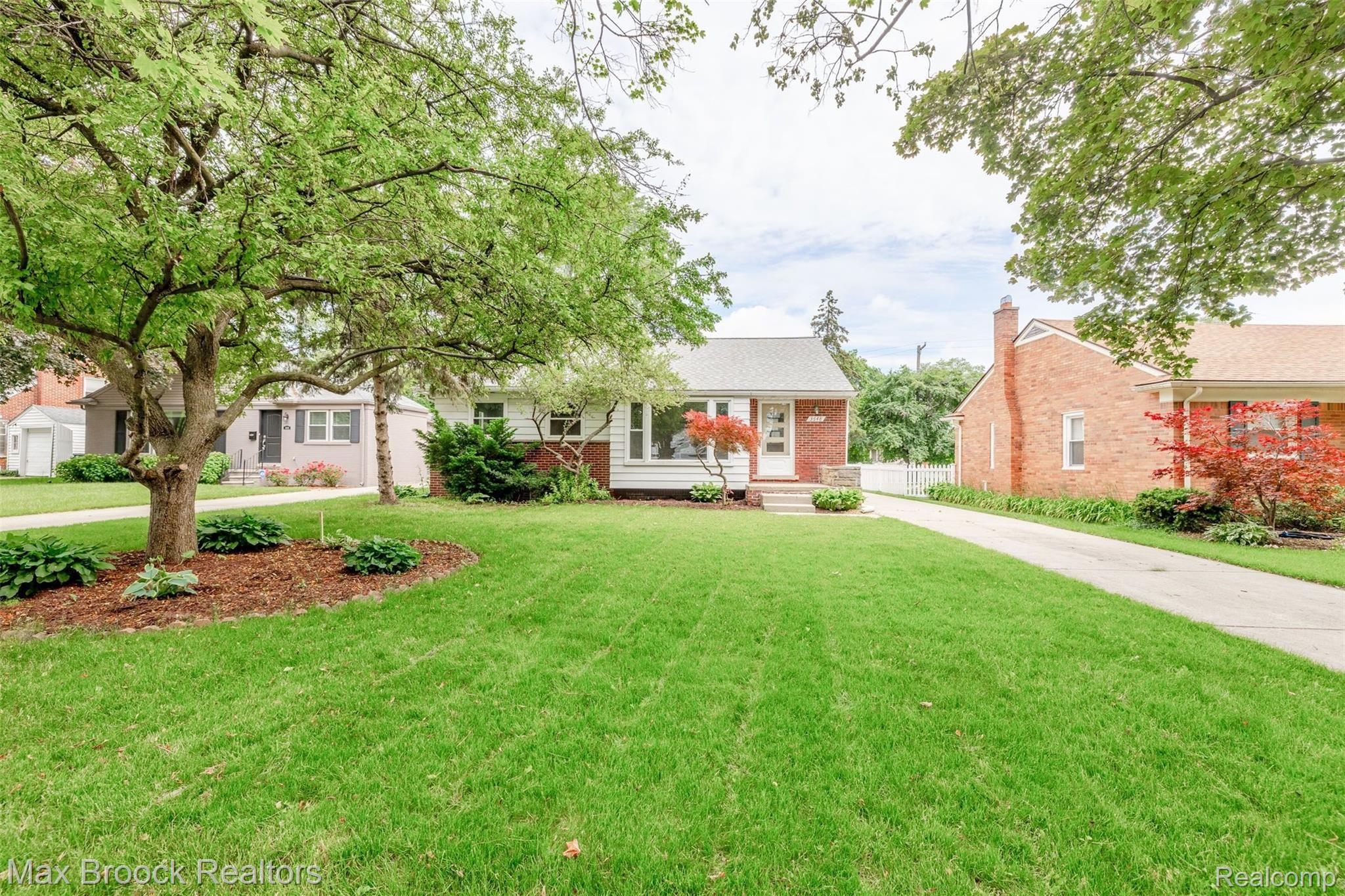 3648 Rockingham Road Royal Oak, MI 48073 - Photo 2 of 21 5pN2Wphg.jpg