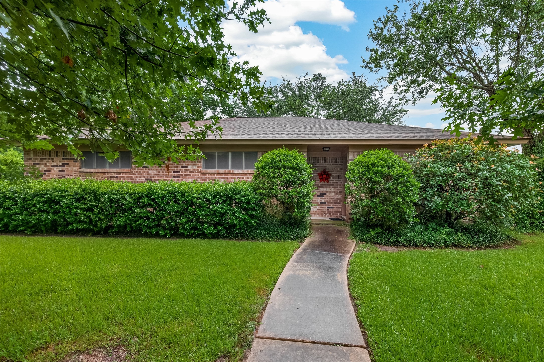 605 Julie Lane Highlands, TX 77562 - Photo 1 of 38