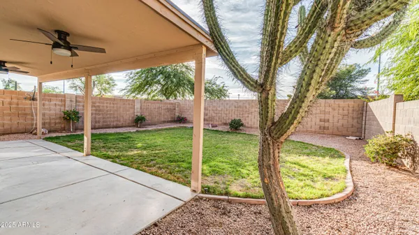 $2,700 | 17220 North 40th Place, Phoenix, AZ 85032