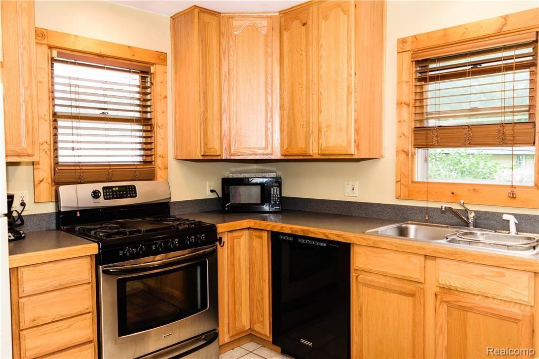 3066 Avalon Road Rochester, MI 48309 - Photo 7 of 19 Kitchen (1).jpg