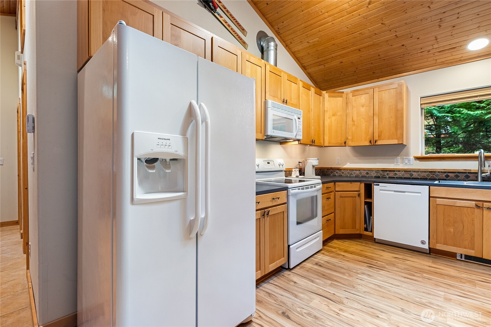 7469 Miller Way Deming, WA 98244 - Photo 11 of 31