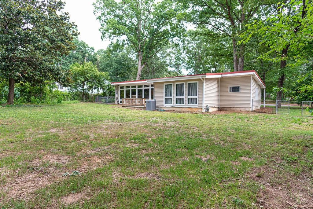 122 Ridgeway Road Spartanburg, SC 29301 - Photo 3 of 27 Gallery Image 3