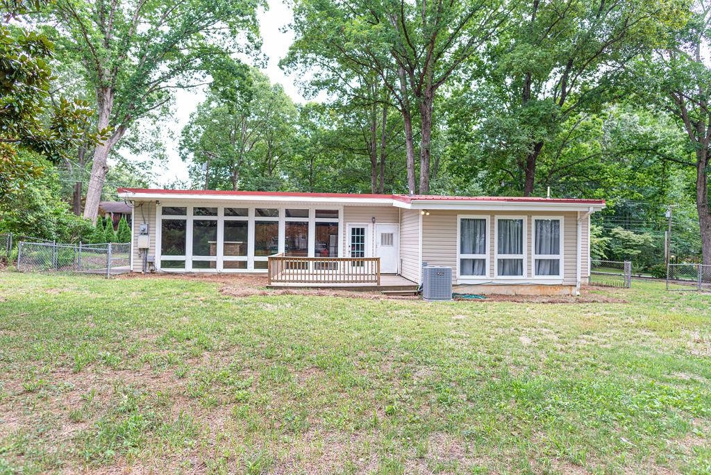 122 Ridgeway Road Spartanburg, SC 29301 - Photo 4 of 27 Gallery Image 4