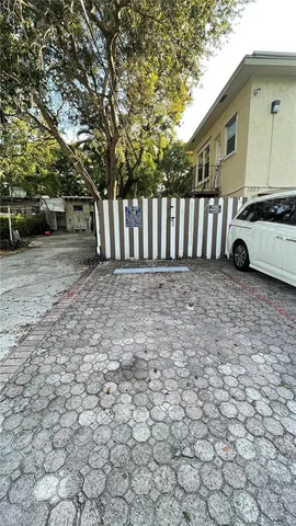 $1,975 | 1857 Buchanan Street, Unit 7, Hollywood, FL 33020