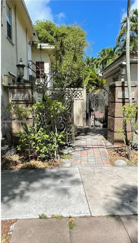 a view of a pathway with a house