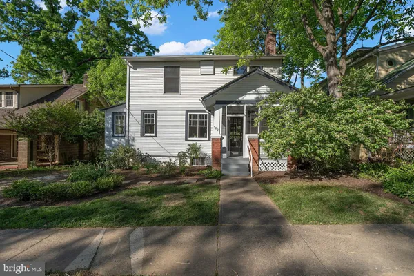 $1,175,000 | 422 North Edgewood Street, Arlington, VA 22201