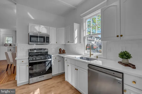 $1,175,000 | 422 North Edgewood Street, Arlington, VA 22201