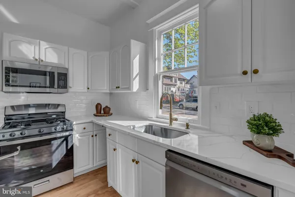 $1,175,000 | 422 North Edgewood Street, Arlington, VA 22201