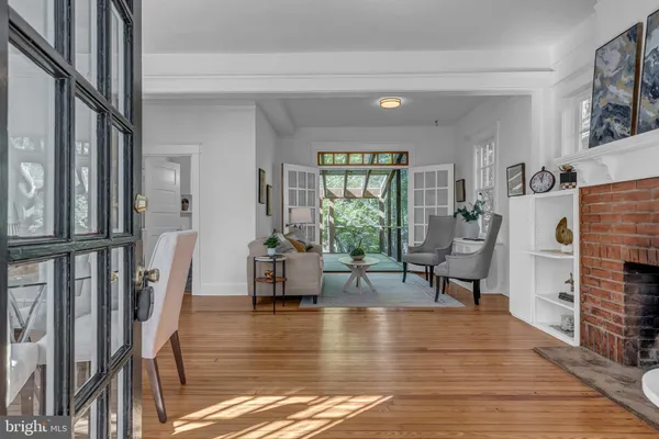 $1,175,000 | 422 North Edgewood Street, Arlington, VA 22201