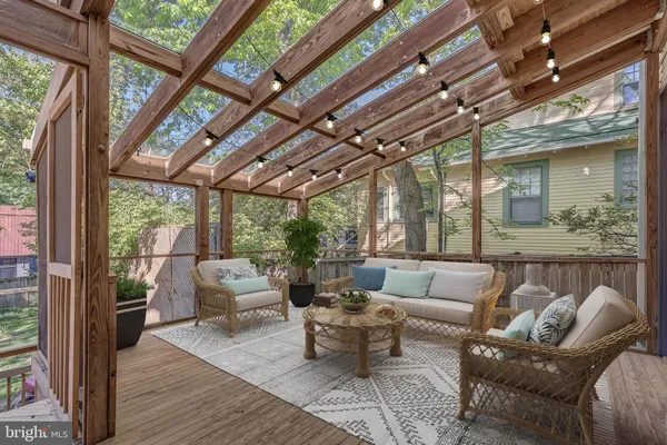 $1,175,000 | 422 North Edgewood Street, Arlington, VA 22201
