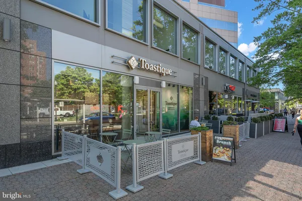 $1,175,000 | 422 North Edgewood Street, Arlington, VA 22201