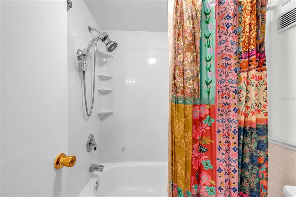12200 Vonn Road, Unit 2206 Largo, FL 33774 - Photo 39 of 60 a bathroom with a shower curtain