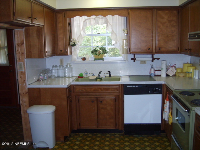 35119 Braddock Road Callahan, FL 32011 - Photo 15 of 19 Kitchen with lovely window