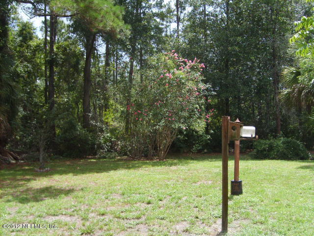 35119 Braddock Road Callahan, FL 32011 - Photo 18 of 19 Watch birds in the backyard