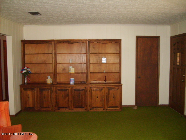 35119 Braddock Road Callahan, FL 32011 - Photo 10 of 19 Family Room