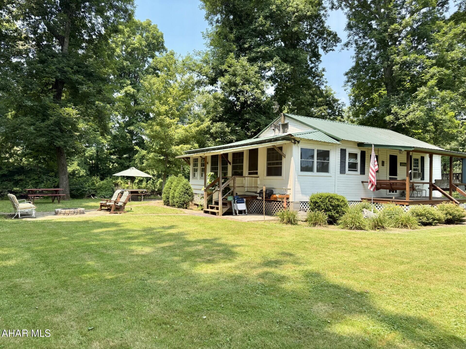 252 Roberts Way New Paris, PA 15554 - Photo 3 of 36