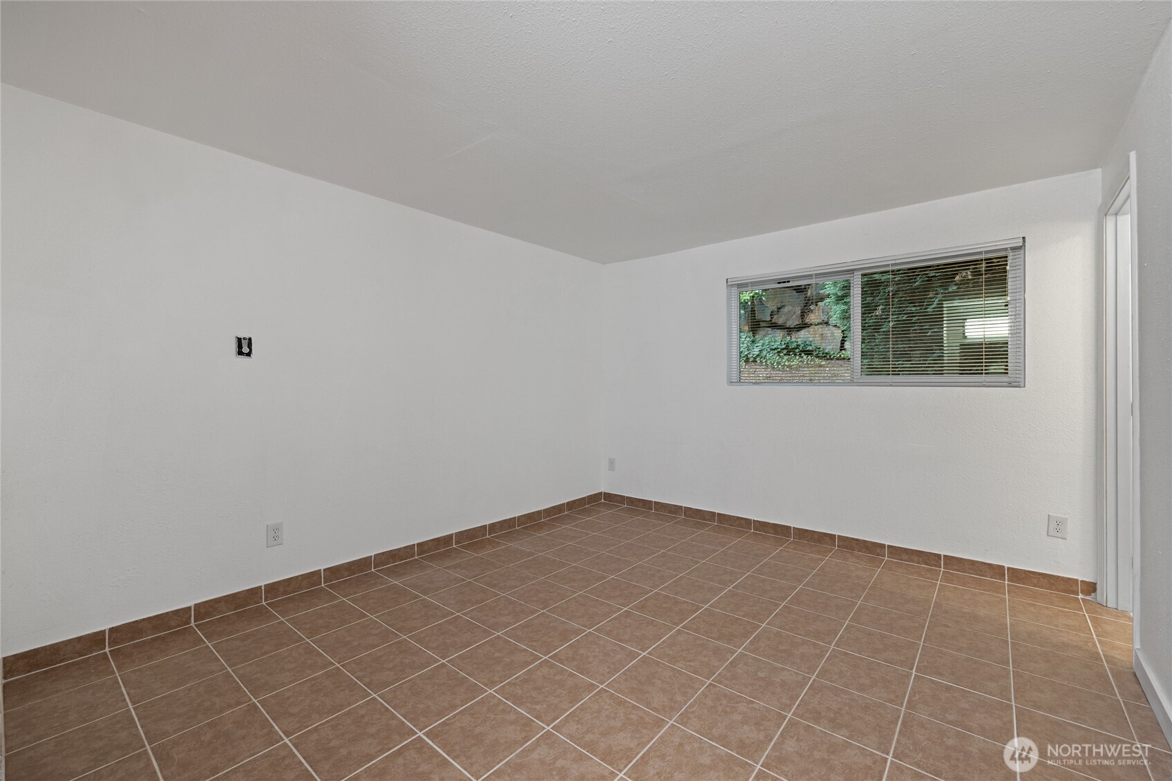 15280 Macadam Road South, Unit E101 Seattle, WA 98188 - Photo 16 of 32