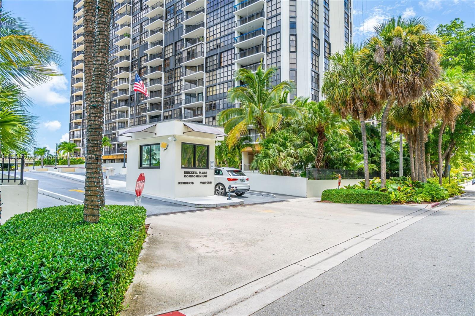 1925 Brickell Avenue, Unit 1811 Miami, FL 33129 - Photo 38 of 63 a view of a building with a yard and sitting area
