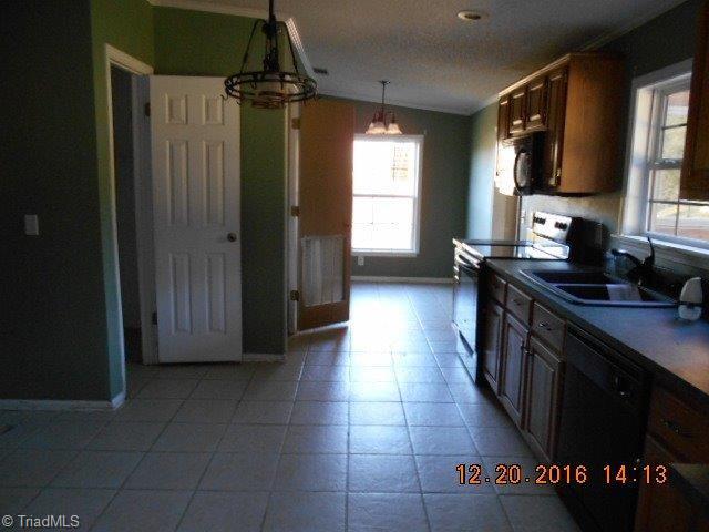 1446 Pebblebrook Road Winston-Salem, NC 27105 - Photo 13 of 27