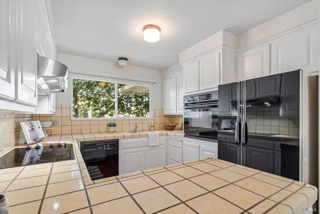 $685,000 | 5070 Dupont E Court, Santa Rosa, CA 95409