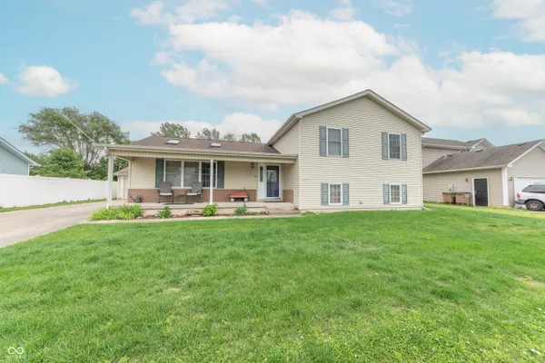$299,900 | 4613 Clairmont Drive, Columbus, IN 47203