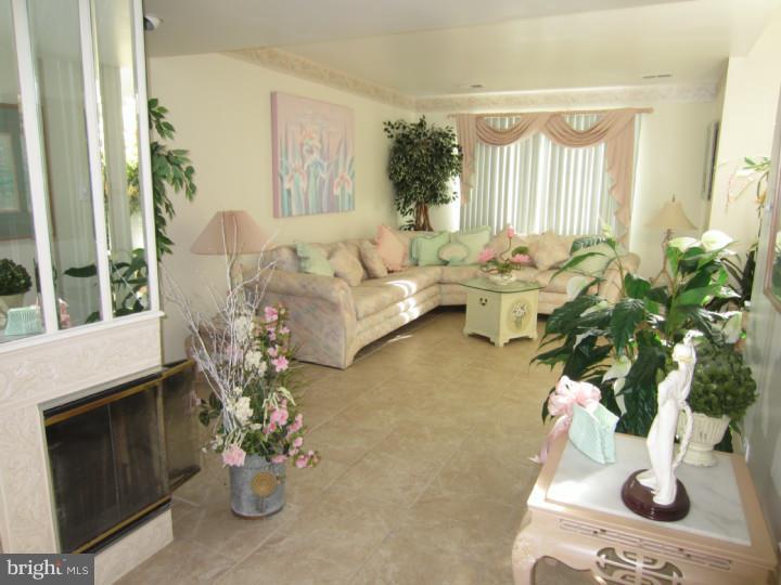 112 Crossing Way Clementon, NJ 08021 - Photo 8 of 25 Gallery Image 8