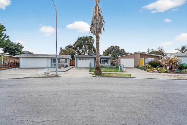 a view of a house with sink and a yard