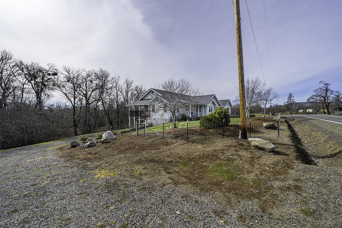 1345 Nick Young Road Eagle Point, OR 97524 - Photo 5 of 38 DSC00463