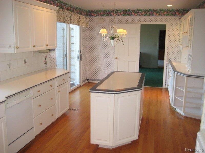 284 Moross Road Grosse Pointe, MI 48236 - Photo 8 of 18 284 Moross 027-1.jpg