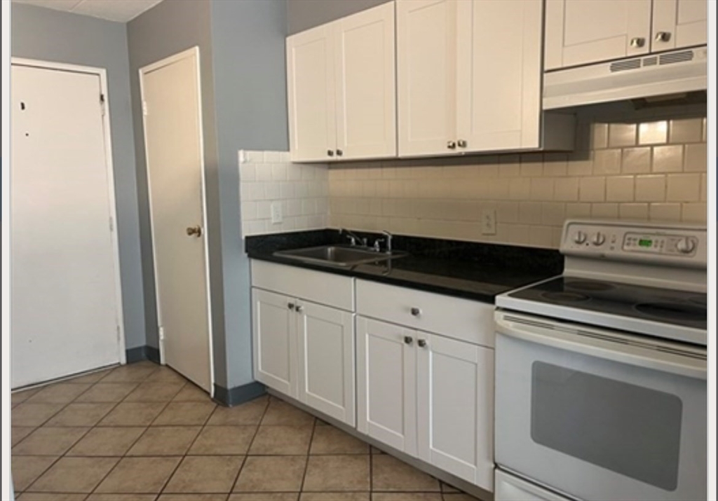 126 Beaver Street, Unit B121 Framingham, MA 01702 - Photo 3 of 9