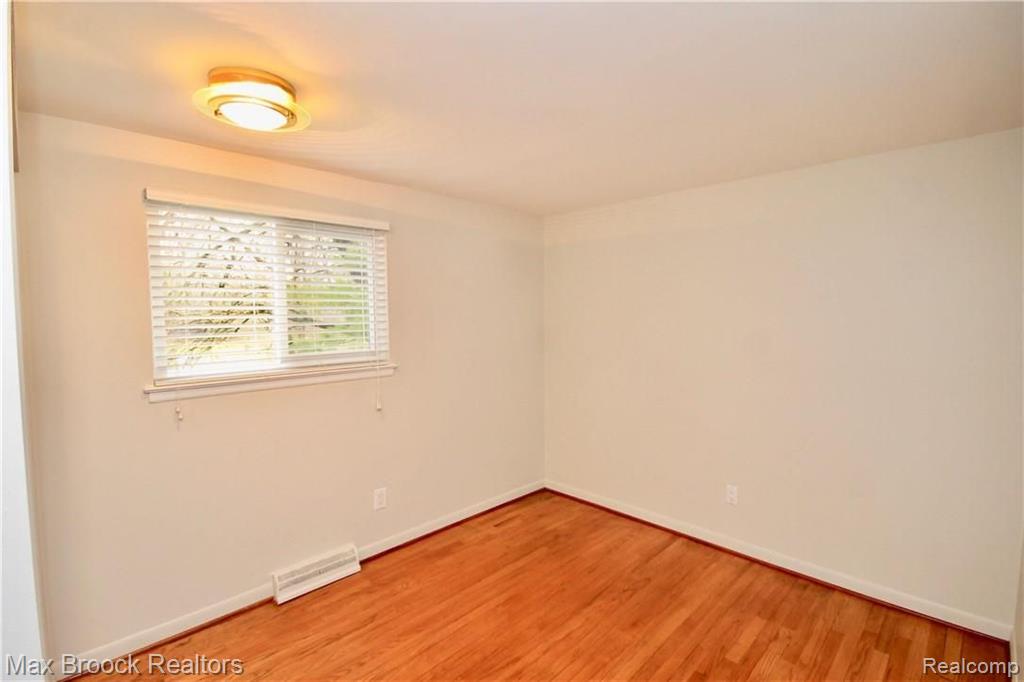 6070 Darramoor Road Bloomfield Hills, MI 48301 - Photo 11 of 22