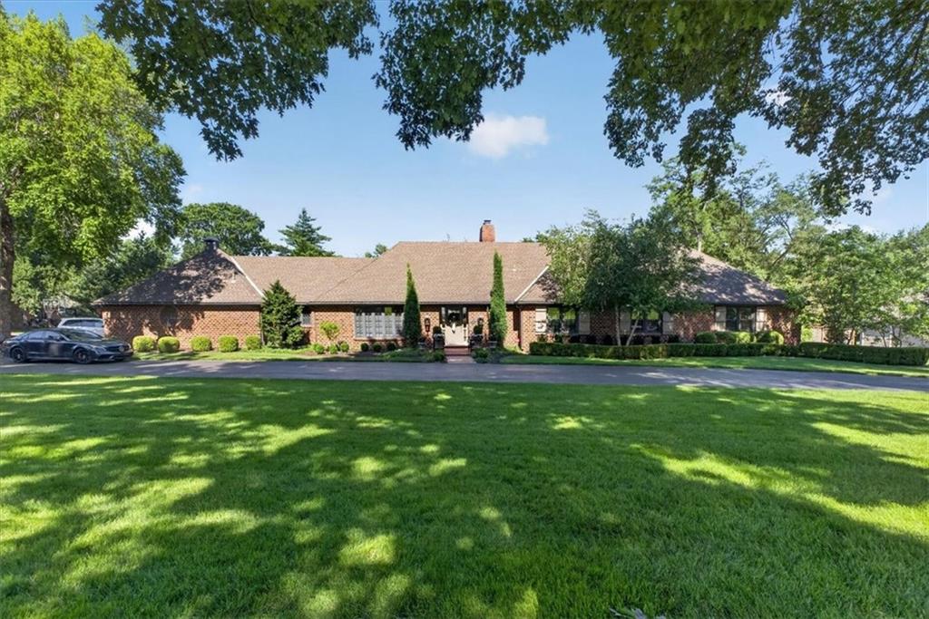 8301 Roe Avenue Prairie Village, KS 66207 - Photo 1 of 96