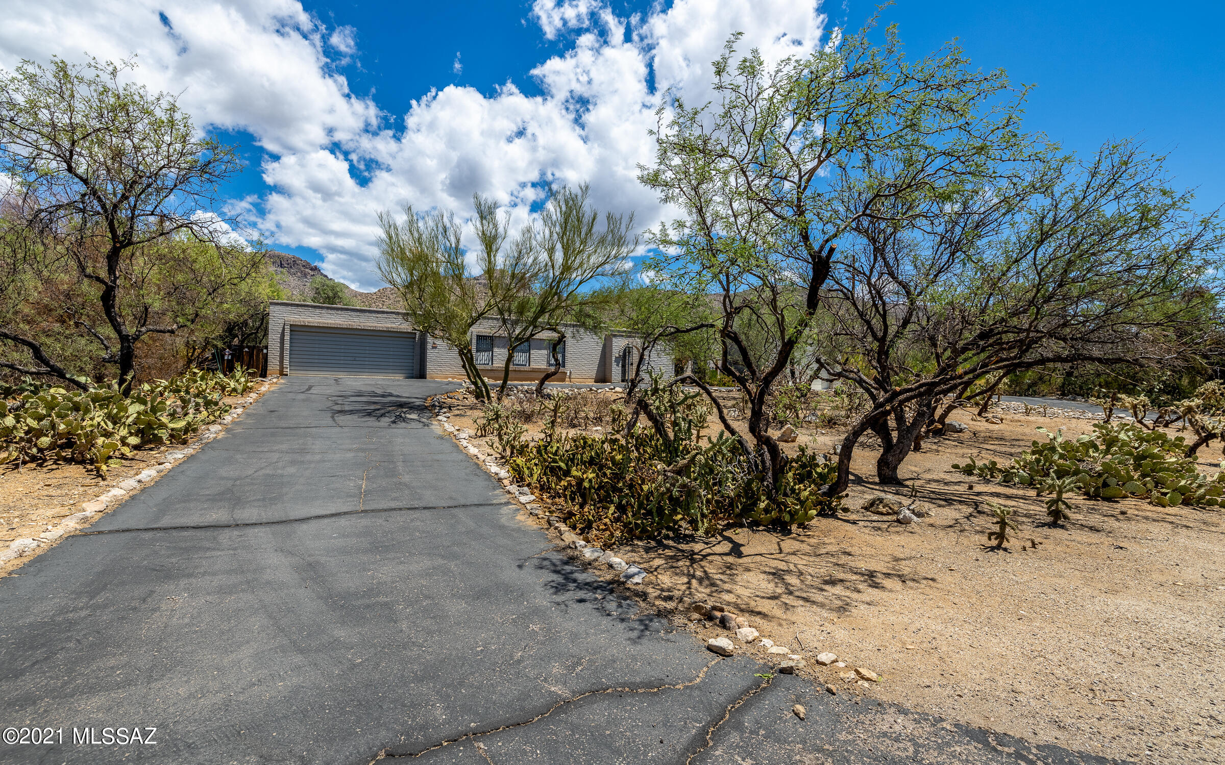 9465 East Ravine Trail Tucson, AZ 85749 - Photo 3 of 45 Gallery Image 3
