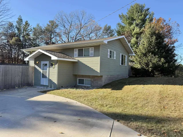 $329,900 | 1689 Archer Lane, Nekoosa, WI 54457