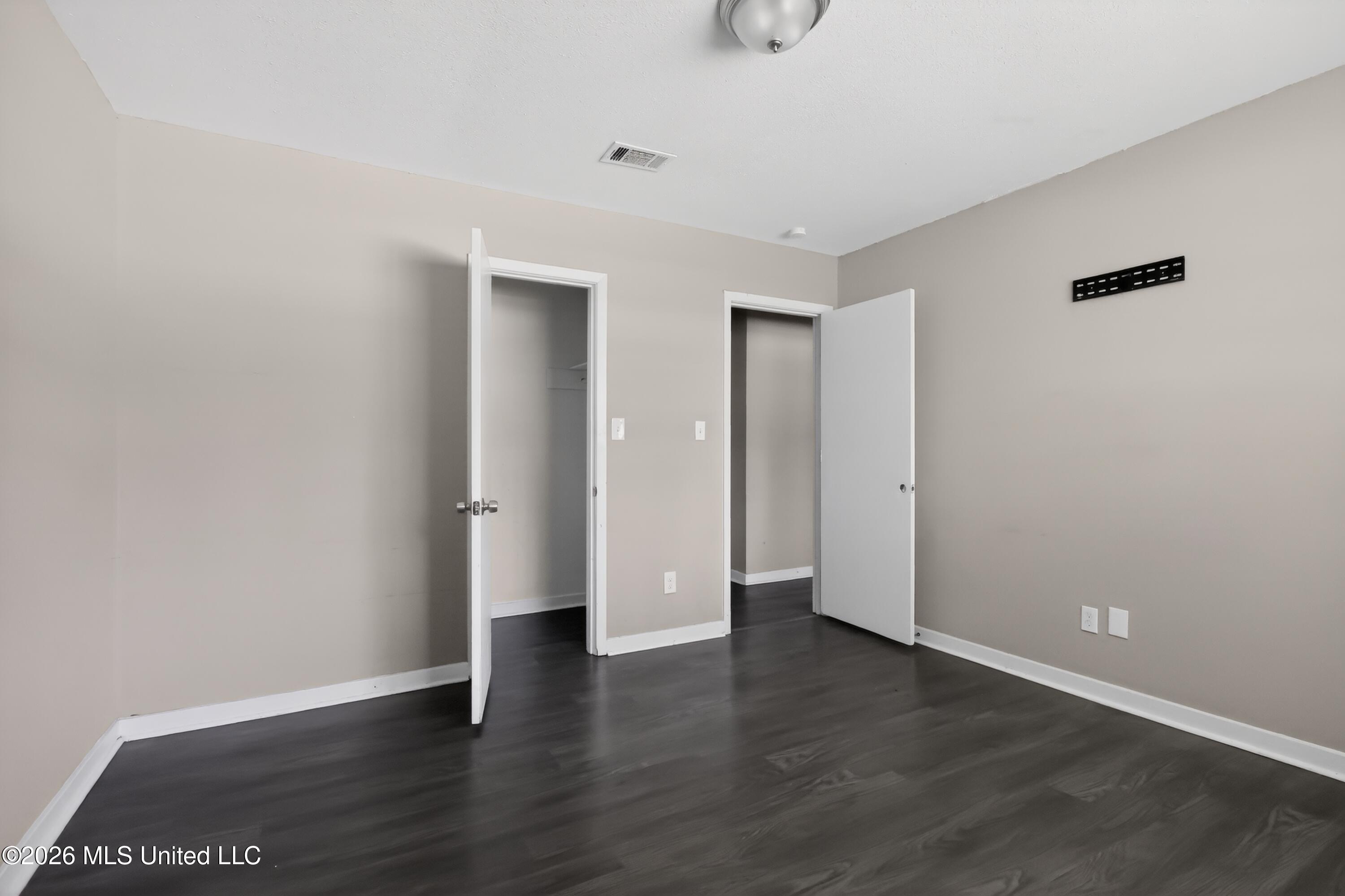 2386 Breckinridge Road Jackson, MS 39204 - Photo 7 of 28 07_2386_Breckinridge_Rd-Foyer-7466