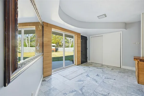 a furnished livingroom and windows