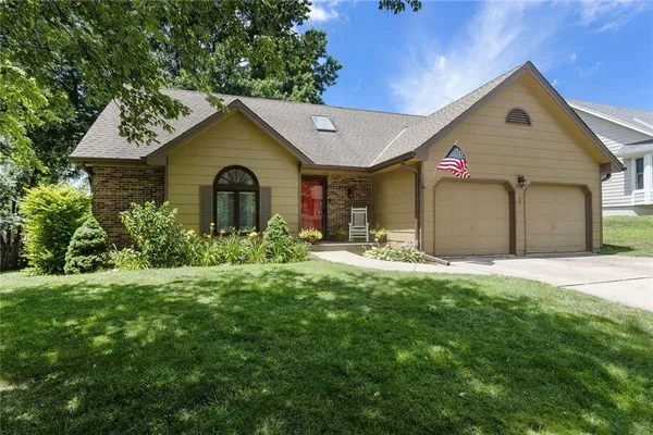 $325,000 | 3710 Northeast Stanton Street, Lee's Summit, MO 64064