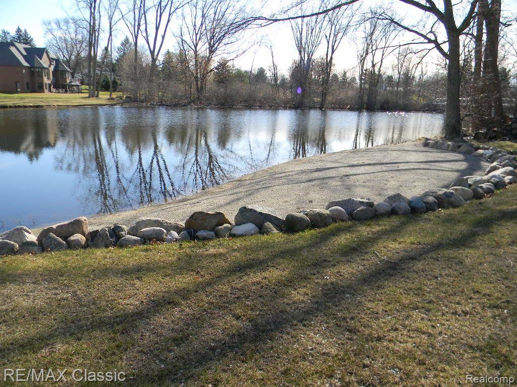 5350 Inverrary Lane Commerce Township, MI 48382 - Photo 37 of 40 DSCN0246.jpg