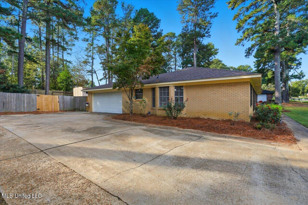 30 Crossgates Drive Brandon, MS 39042 - Photo 5 of 39 05-30 Crossgates Dr _ Home Tours MS