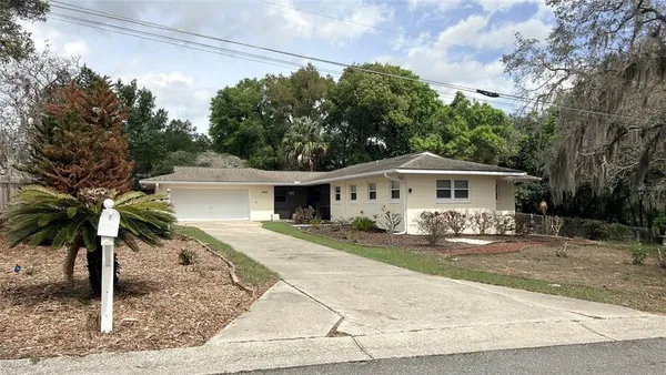$299,900 | 1603 Lake Nettie Court, Eustis, FL 32726