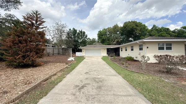 $299,900 | 1603 Lake Nettie Court, Eustis, FL 32726