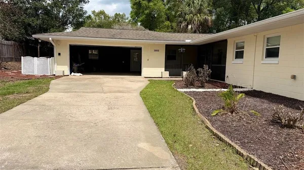 $299,900 | 1603 Lake Nettie Court, Eustis, FL 32726