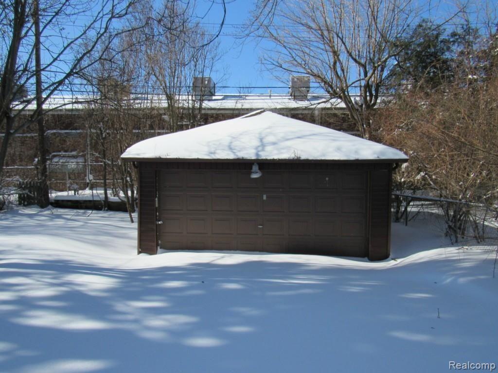 164 Erie Road Pontiac, MI 48341 - Photo 8 of 38