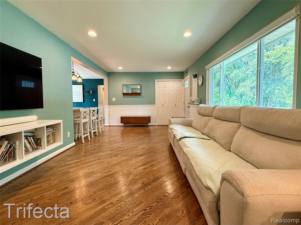 47555 Dequindre Road Rochester Hills, MI 48307 - Photo 4 of 29