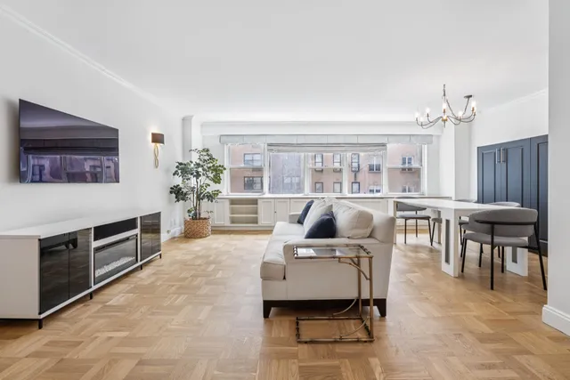 $960,000 | 136 East 56th Street, Unit 4J | Midtown East