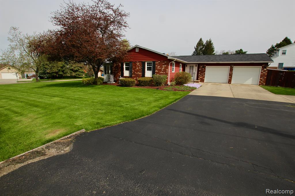 1246 Crooked Lake Road Fenton, MI 48430 - Photo 17 of 19 Gallery Image 17