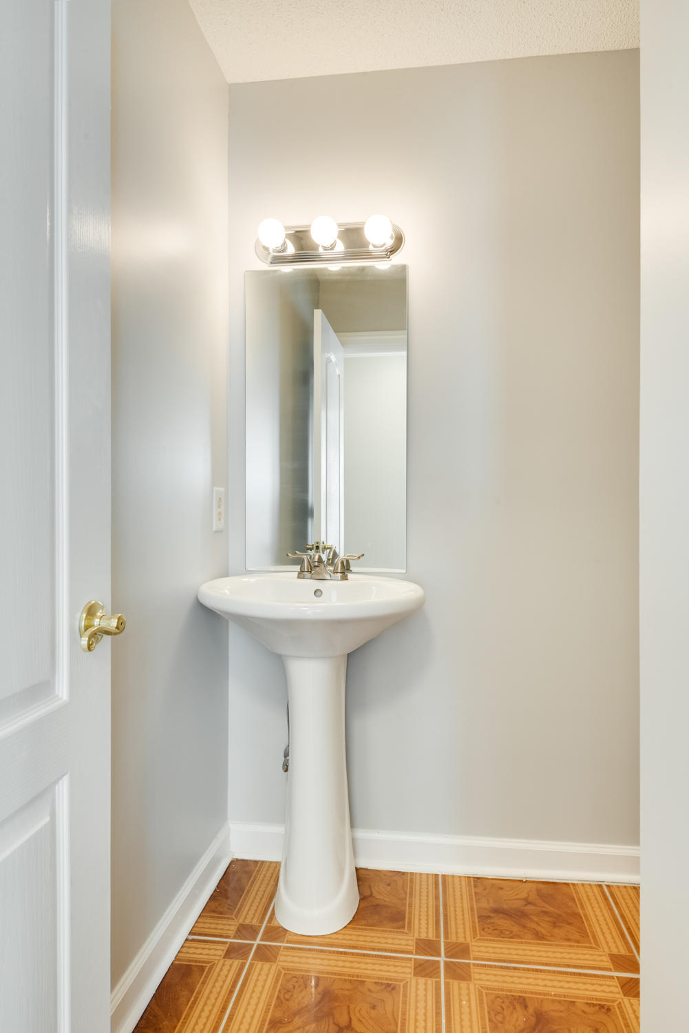 608 Swansons Ridge Road Chattanooga, TN 37421 - Photo 13 of 36 Powder Room
